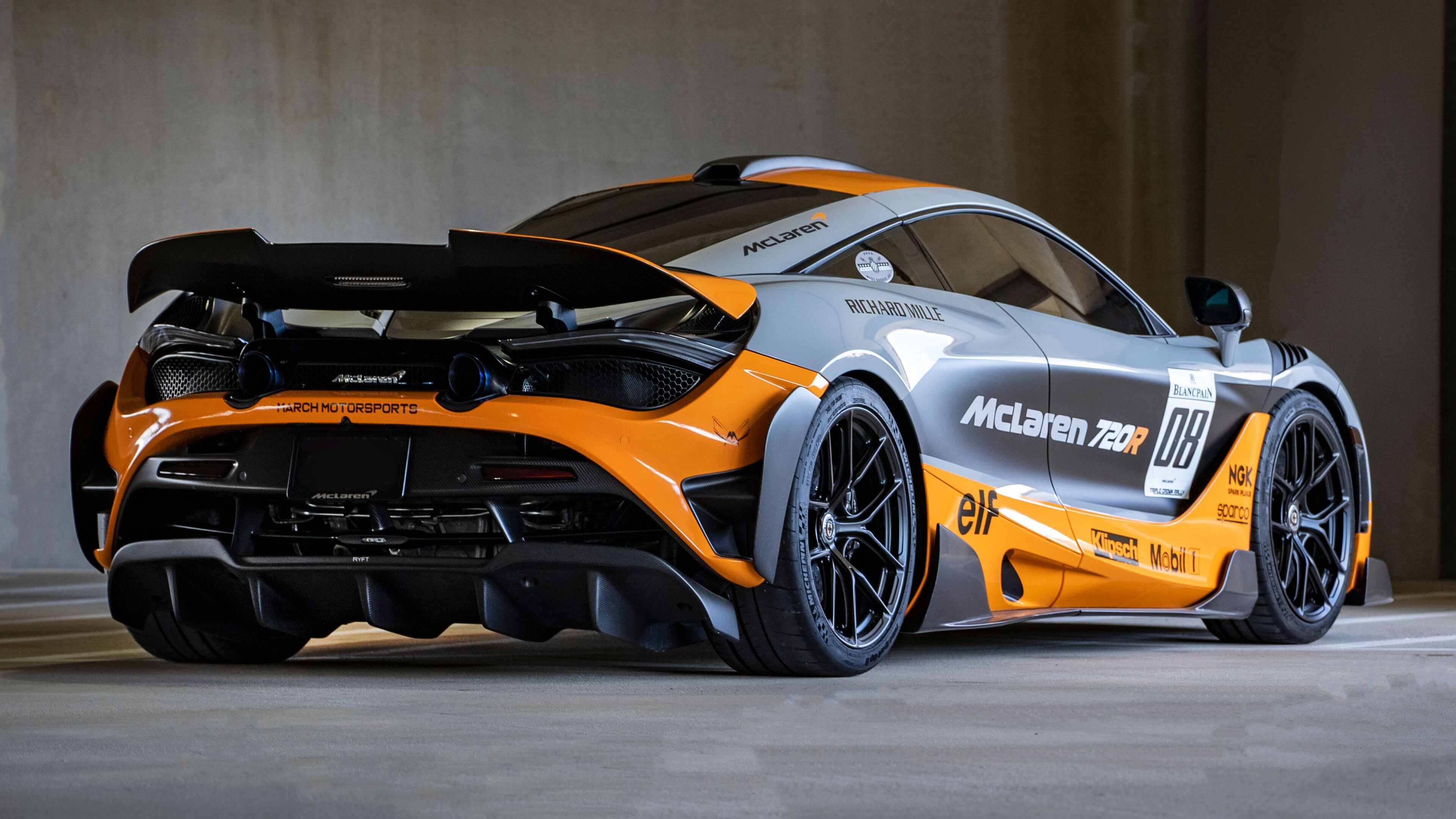 Superdeportivo McLaren de altas prestaciones en entorno exclusivo